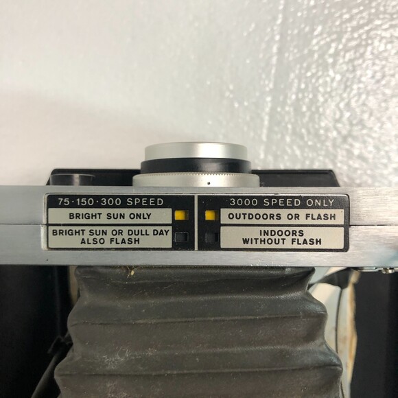 Vintage Polaroid 240 Land Camera with Manual - Picture 9 of 13